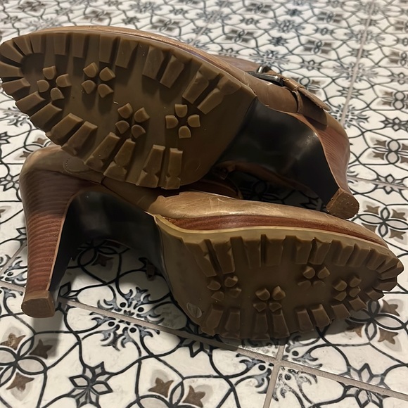 Leather zip up buckle boots - Picture 4 of 7